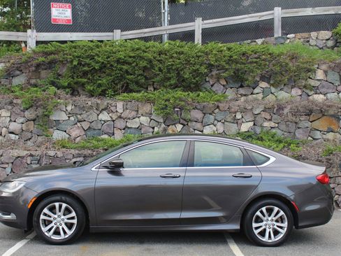 Used 2015 Chrysler 200 Limited w/ Convenience Group image 6