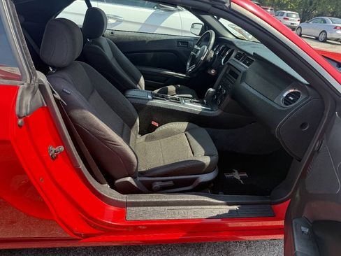 Used 2013 Ford Mustang Convertible RWD image 28