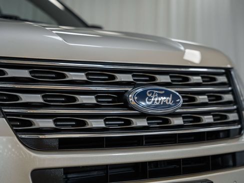 Certified 2017 Ford Explorer XLT w/ Equipment Group 202A image 7