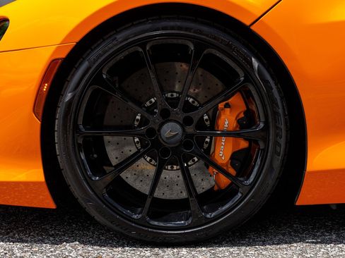 Used 2025 McLaren Artura Spider RWD image 26