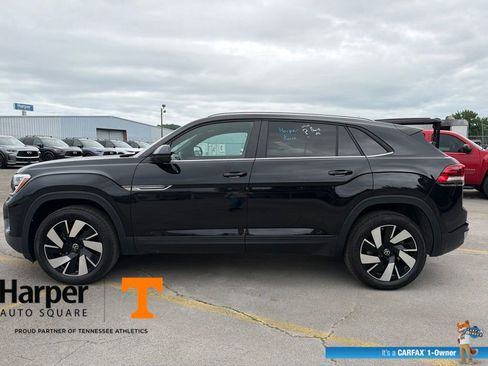 Used 2025 Volkswagen Atlas Cross Sport SE AWD/4WD image 2