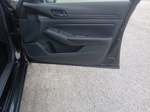 Used 2024 Nissan Altima 2.5 S FWD image 21