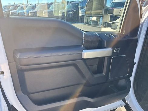Used 2021 Ford F250 Lariat w/ Chrome Package image 16