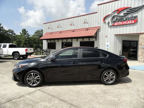 Used 2023 Kia Forte LXS FWD image 3