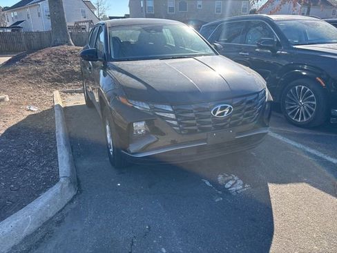 Used 2023 Hyundai Tucson SE image 1