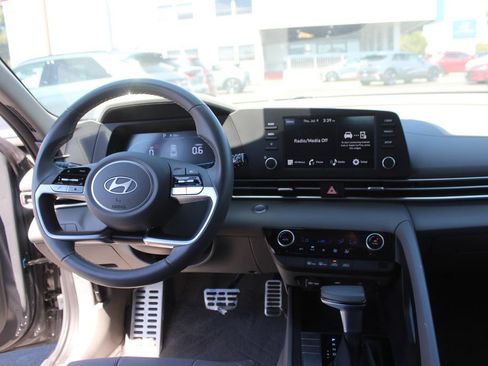 Used 2025 Hyundai Elantra Sport FWD image 16