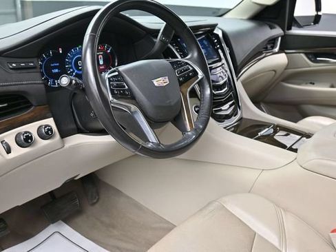 Used 2020 Cadillac Escalade Luxury AWD/4WD image 14