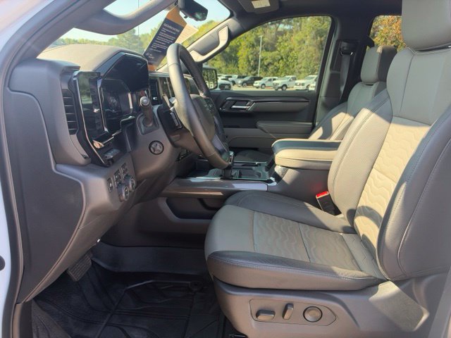 Used 2025 Chevrolet Silverado 1500 ZR2 w/ Technology Package AWD/4WD image 4