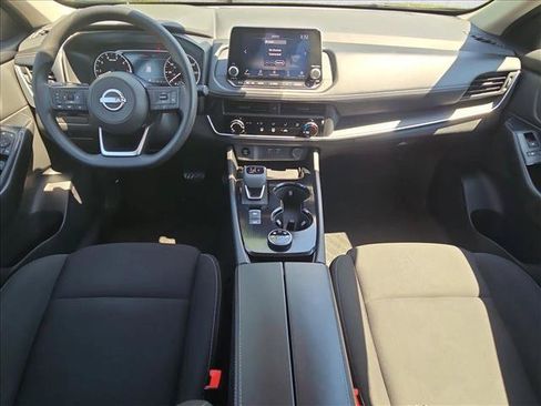 Used 2024 Nissan Rogue S AWD/4WD image 17