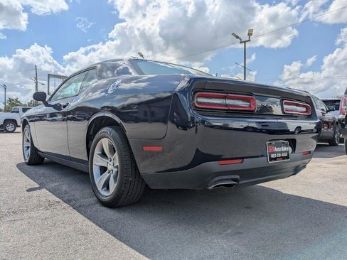 Used 2016 Dodge Challenger SXT image 3