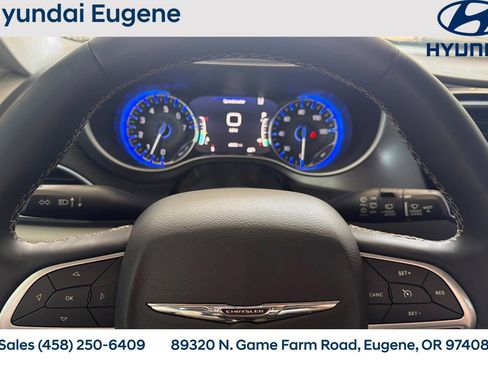Used 2023 Chrysler Pacifica Touring-L FWD image 29