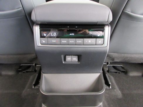 Used 2025 Lexus GX 550 w/ Cold Area Package AWD/4WD image 23