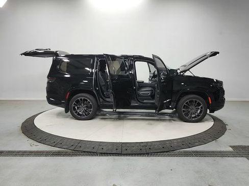 Used 2022 Jeep Grand Wagoneer Series II AWD/4WD image 16