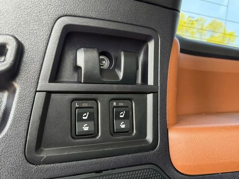 Used 2015 Toyota Sequoia Platinum AWD/4WD image 33