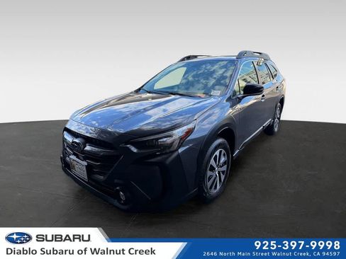 Used 2025 Subaru Outback Premium AWD/4WD image 1