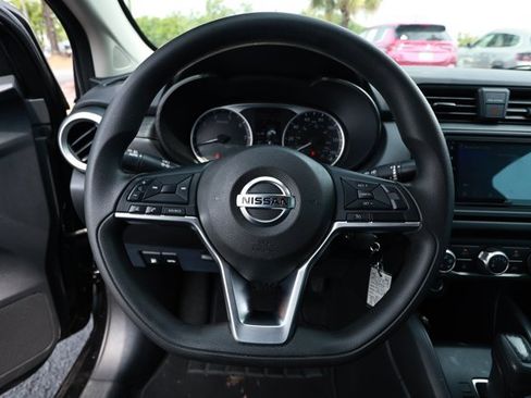Used 2022 Nissan Versa S FWD image 10
