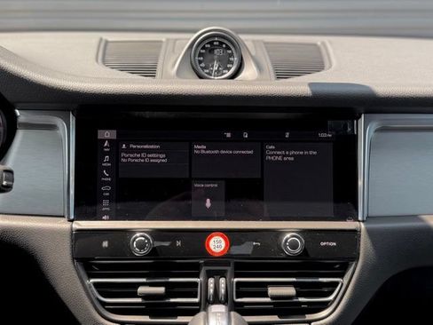 Certified 2026 Porsche Macan AWD/4WD image 30
