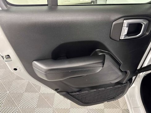 Used 2018 Jeep Wrangler Unlimited Sport S AWD/4WD image 19