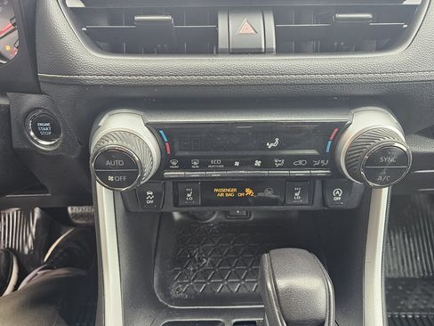 Used 2021 Toyota RAV4 XLE w/ Convenience Package image 22