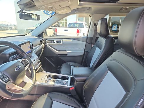 Used 2023 Ford Explorer XLT w/ Equipment Group 202A AWD/4WD image 16