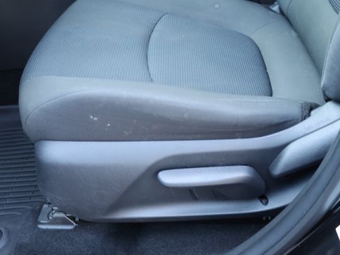 Used 2022 Toyota RAV4 LE AWD/4WD image 21