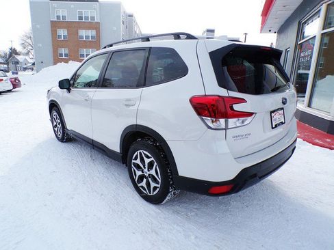 Used 2023 Subaru Forester Premium image 7