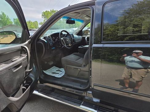 Used 2014 Chevrolet Silverado 2500 LT w/ Interior Plus Package AWD/4WD image 11