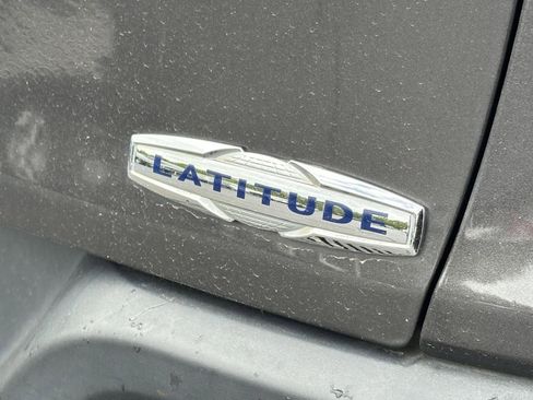 Used 2018 Jeep Cherokee Latitude Plus FWD image 10