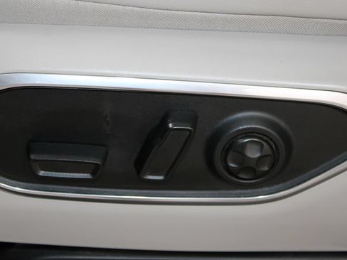 Used 2022 Jeep Wagoneer Series III w/ Flexible Seating Group AWD/4WD image 17
