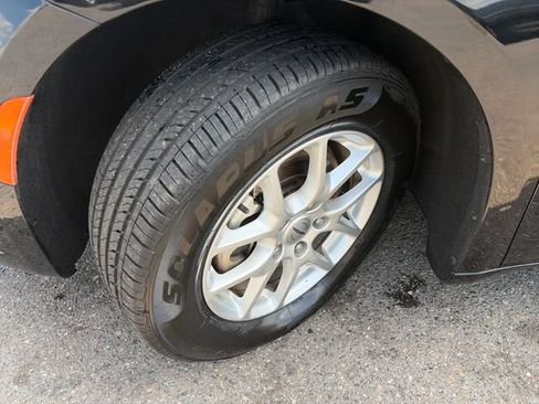 Used 2025 Chrysler Pacifica Select FWD image 17