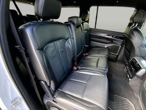 Used 2024 Jeep Wagoneer Series II w/ Flexible Seating Group RWD image 19