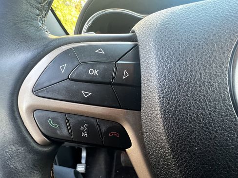 Used 2017 Jeep Grand Cherokee Overland image 19