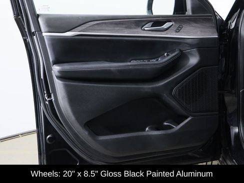 Used 2023 Jeep Grand Cherokee Limited w/ Black Appearance Package image 19