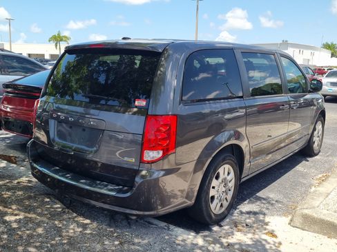 Used 2016 Dodge Grand Caravan SE w/ Quick Order Package 29E SE FWD image 9