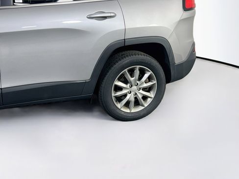 Used 2018 Jeep Cherokee Limited AWD/4WD image 29