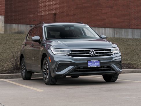 Used 2022 Volkswagen Tiguan S image 1