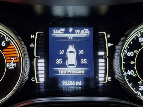 Used 2019 Jeep Cherokee Latitude Plus w/ Comfort/Convenience Group image 12