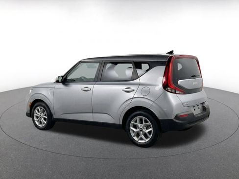 Used 2025 Kia Soul LX w/ LX Technology Package FWD image 8