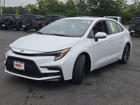 Used 2024 Toyota Corolla SE w/ SE Package AWD/4WD image 13