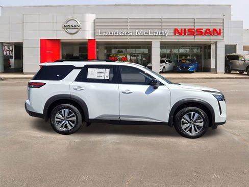 New 2026 Nissan Pathfinder SL w/ Cargo Package FWD image 2