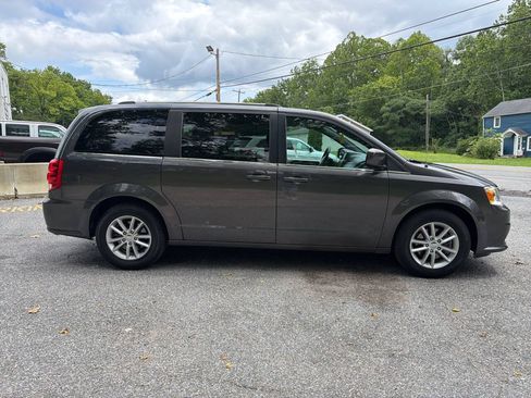 Used 2019 Dodge Grand Caravan SXT FWD image 10