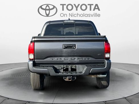 Used 2017 Toyota Tacoma TRD Sport w/ Premium & Technology Package image 6