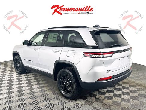 New 2025 Jeep Grand Cherokee Altitude image 5