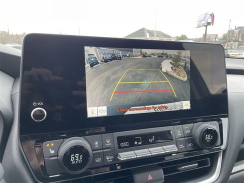 Used 2025 Toyota Grand Highlander AWD image 13