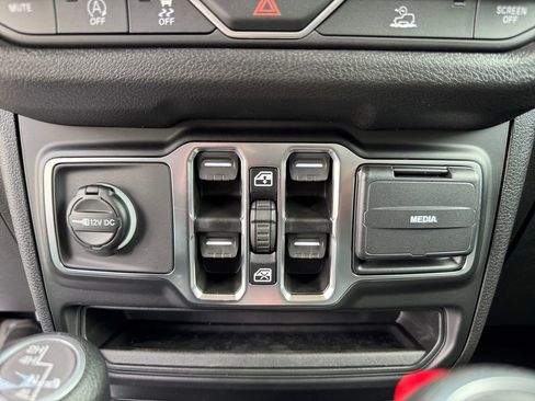 New 2026 Jeep Gladiator Sport AWD/4WD image 27