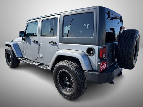 Used 2018 Jeep Wrangler Unlimited Sahara AWD/4WD image 4