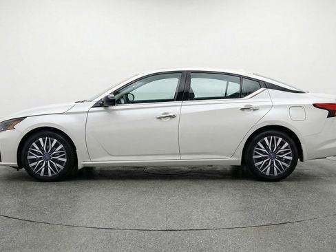 Used 2025 Nissan Altima 2.5 SV image 5