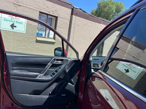 Used 2017 Subaru Forester 2.5i Touring AWD/4WD image 10