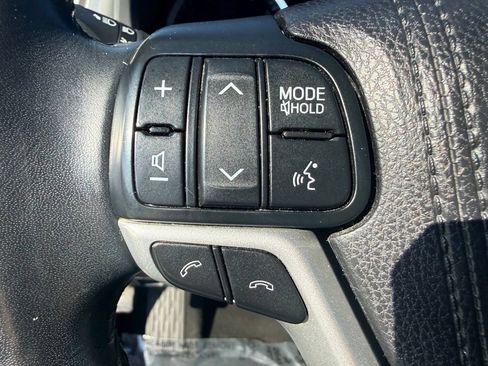 Used 2018 Toyota Highlander XLE AWD/4WD image 19
