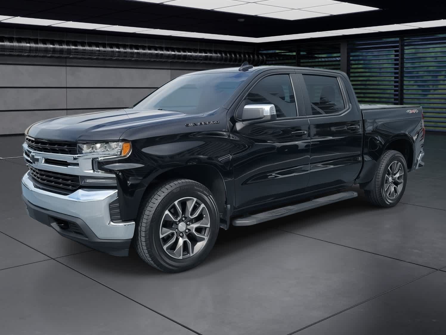 Used 2022 Chevrolet Silverado 1500 LT AWD/4WD image 1